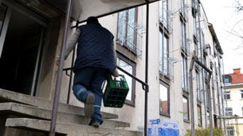 "Pet, šest stavb v Kranju je lani zamenjalo upravnika, to je približno dva odsto