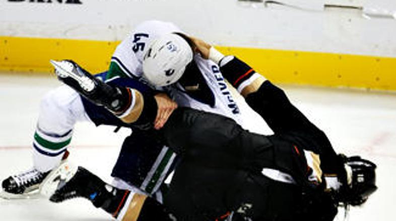 Nesreča ne počiva niti na ledeni ploskvi.