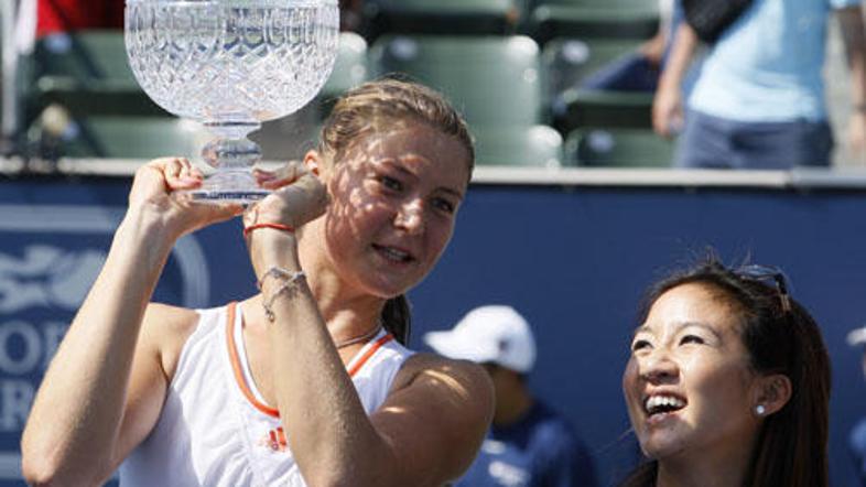 Dinara Safina je v Los Angelesu slavila drugo turnirsko zmago letošnje sezone in