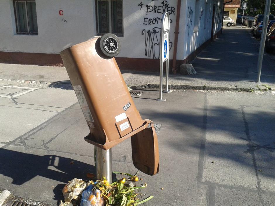 vandalizem | Avtor: Bralec Matjaž