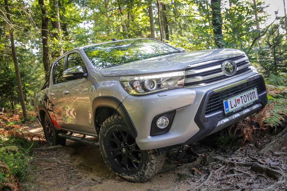 Toyota hilux invincible | Avtor: Saša Despot