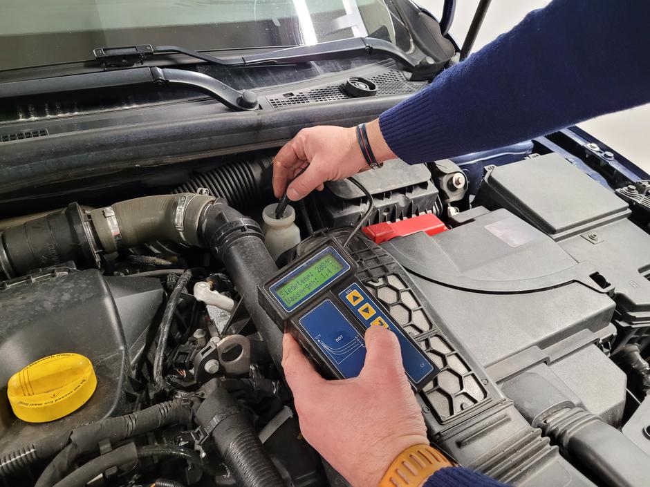 AMZS dober avto, pregled avtomobila, servis | Avtor: AMZS