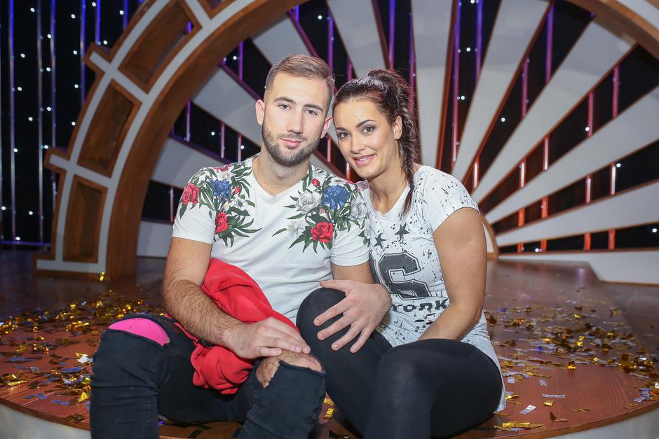 kmetija, nik triler, aneta andollini | Avtor: Saša Despot