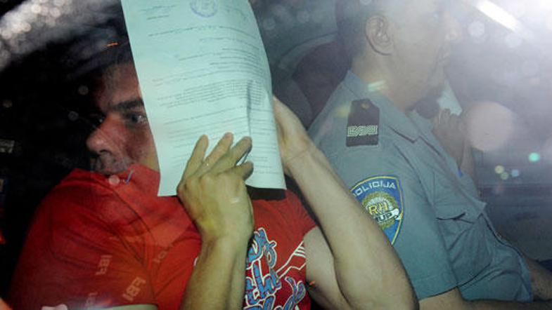 Policija je sinoči in ponoči zaslišala 13 oseb, od tega dva Slovenca. (Foto: ind