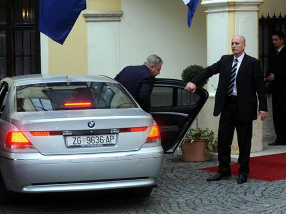 Sanader bo zaradi krize prodal pregrešno drag BMW.