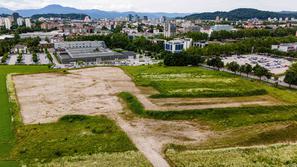 zemljišče med vojkovo in božičevo ulico v Ljubljani