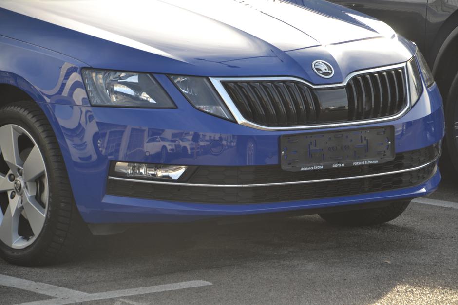 Prodaja avtomobilov | Avtor: Gregor Prebil