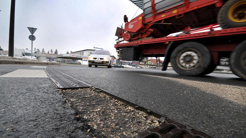 Krožišče v Medvodah stoji od leta 2003, vredno pa je bilo dober milijon in pol e
