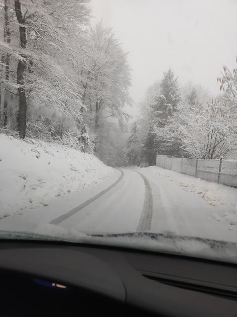 sneg snežne razmere na cestah