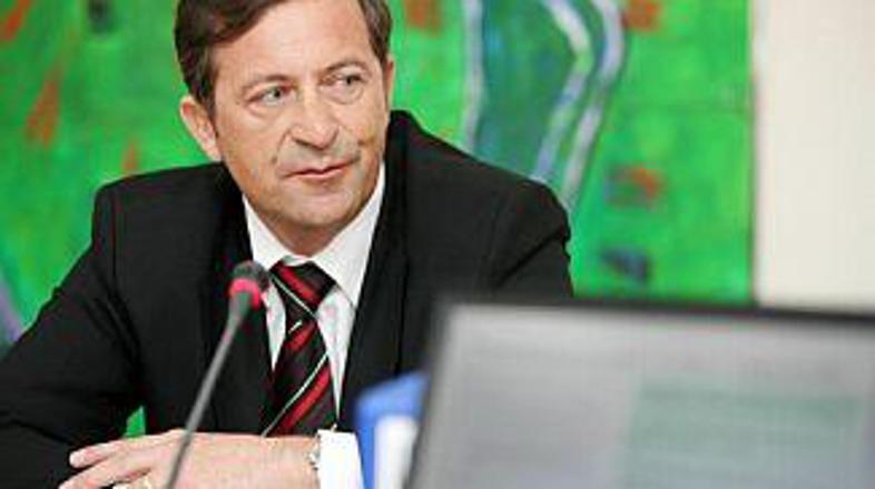 Karel Erjavec se pred komisijo ni pojavil.