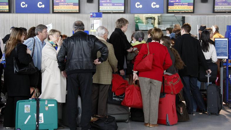 Nestrpni potniki v Nici.