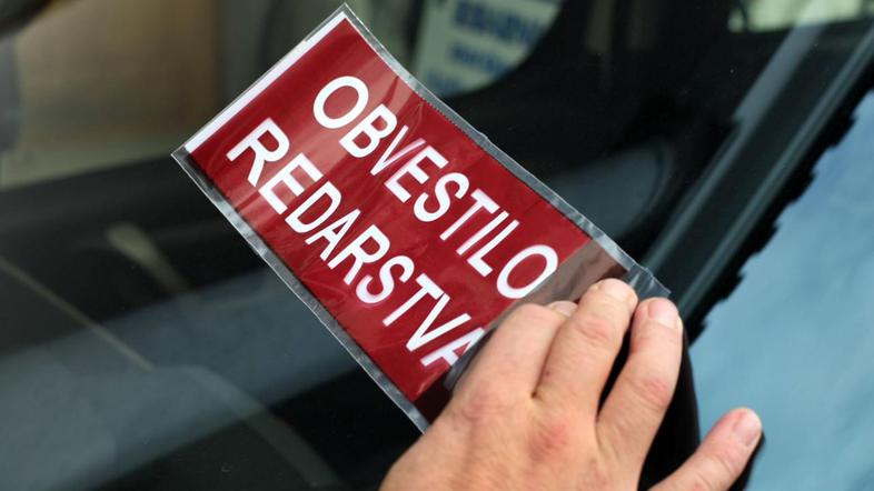 Redarji med drugim opozarjajo na pritiske, da morajo napisati čim več kazni. (Fo