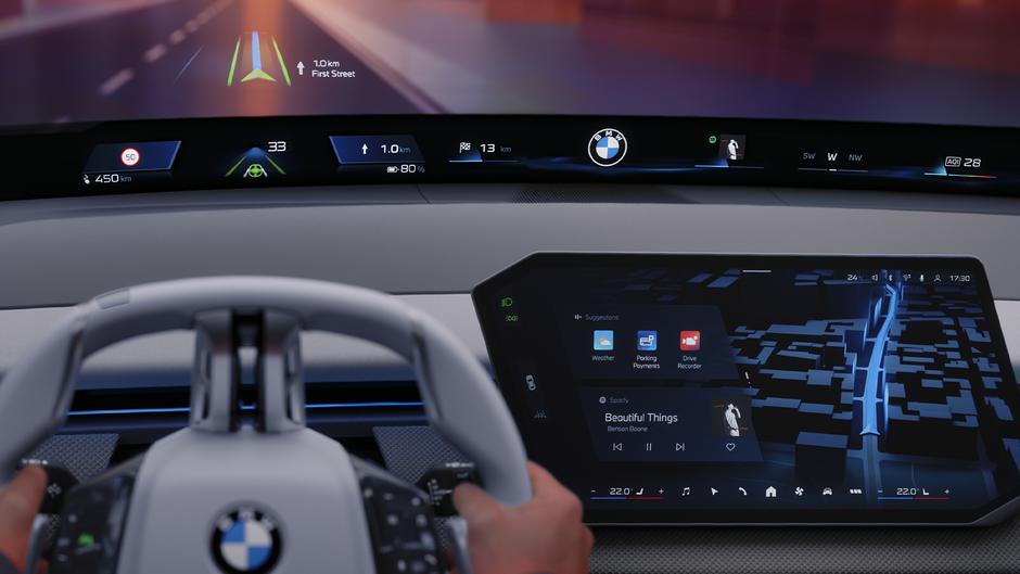 BMW Panoramic View iDrive infozabavni infotainment sistem zaslon | Avtor: BMW