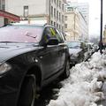 Na Dalmatinovi ulici so včeraj dopoldne olisičili več vozil. Za odstranitev lisi
