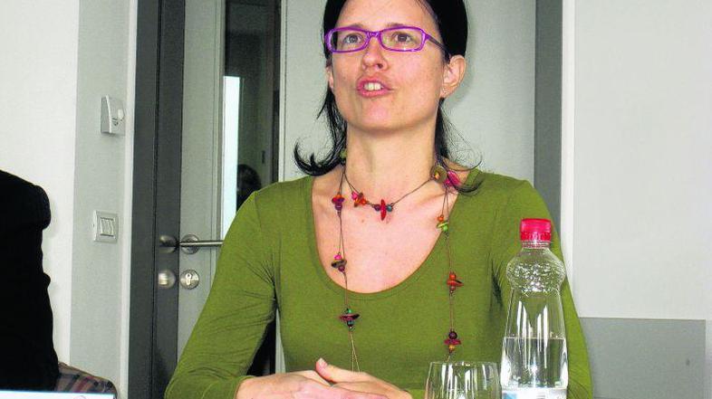 Tina Trampuš opozarja na škodo, ki jo v morju povzroči nabiranje ogroženih školj