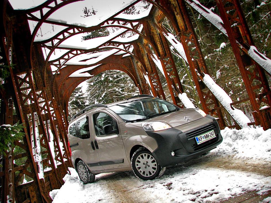 Nemo je mali enoprostorec, ki je sposoben izpolniti vse osnovne potrebe družine,
