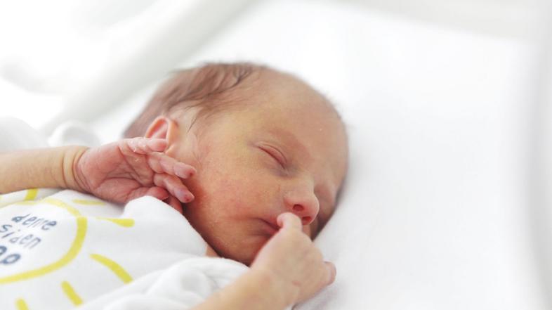 novorojenček v bolnišnici