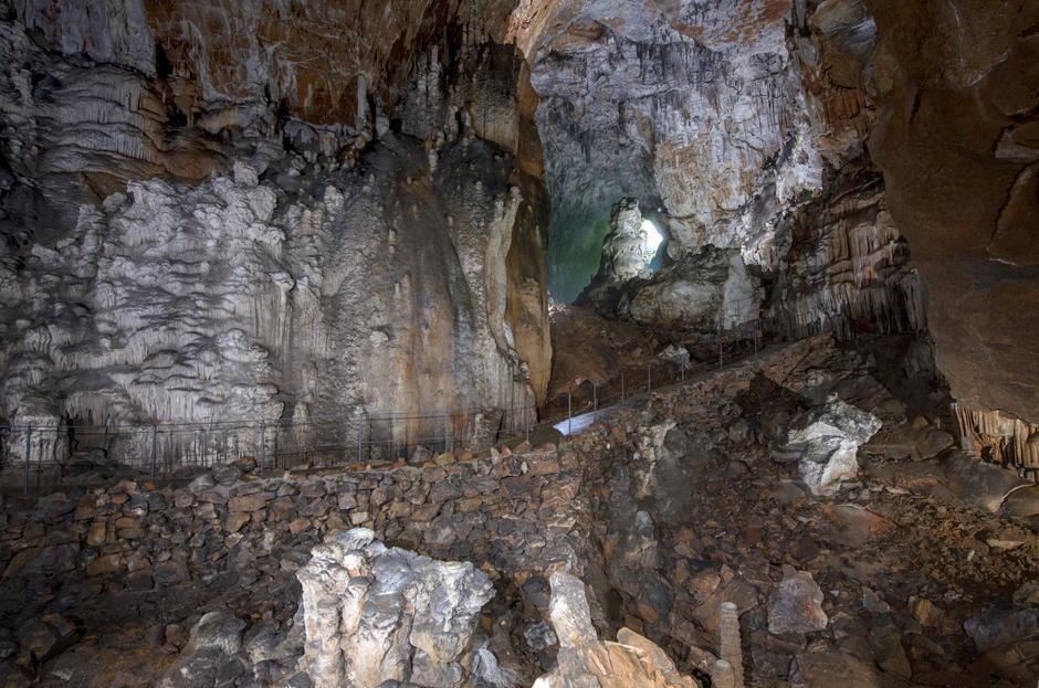 Vhodna dvorana | Avtor: Borut Lozej: Vhodna dvorana (Divaška jama)