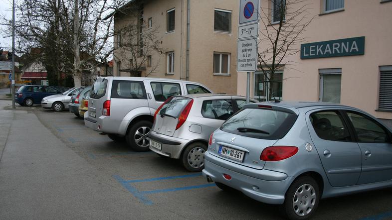 Zaradi delovanja redarke je manj kršitev tudi na področju mirujočega prometa. (F