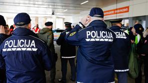 slovenska policija, policisti, uniforme