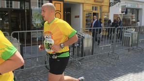 Če želite visokoresolucijsko fotografijo, nam pošljite elektronsko sporočilo na 