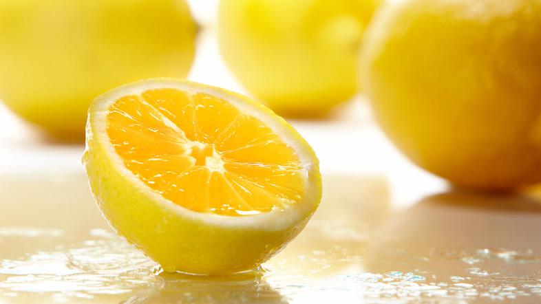 Na tešče spijte toplo limonado.