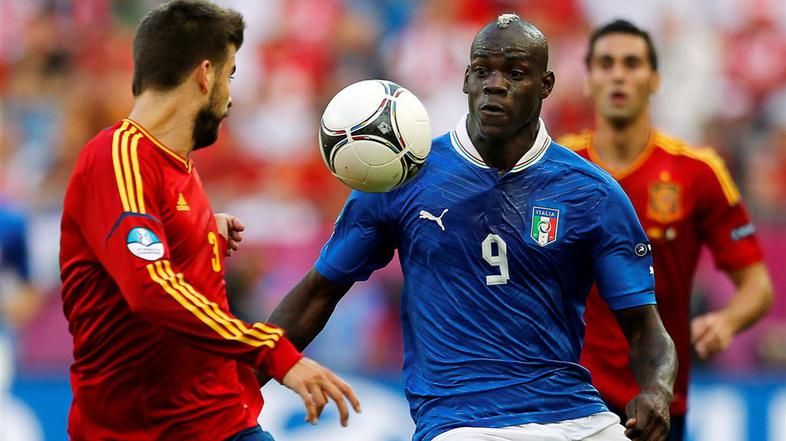 Pique Balotelli Španija Italija Gdansk Euro 2012