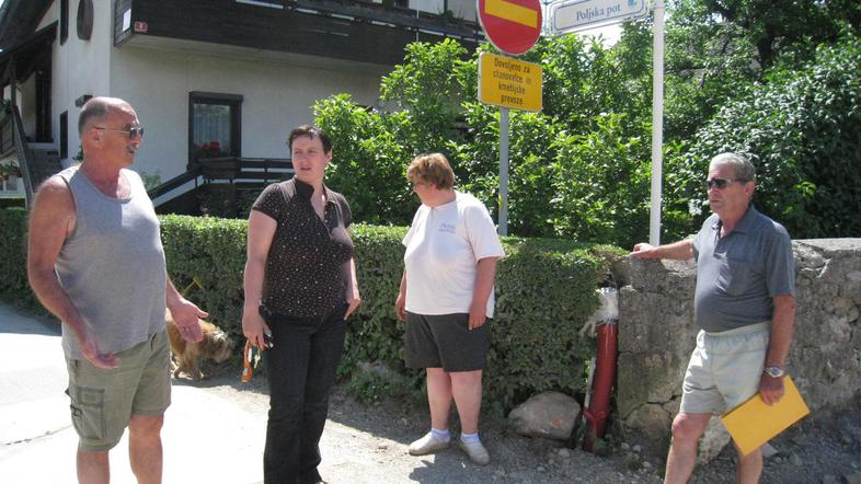 Stanovalci Partizanske ceste in Poljske poti so ogorčeni nad ignoranco voznikov,