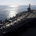 Letalonosilka USS John C. Stennis blizu Hormuške ožine.