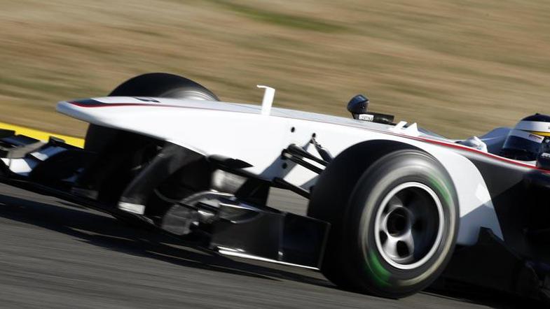 Male ekipe iščejo dirkače, ki bi prinesli sponzorski denar za obstoj. (Foto: Reu