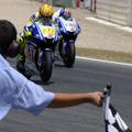 Rossi je spet ohranil hladno glavo in za dobre pol sekunde ugnal moštvenega kole