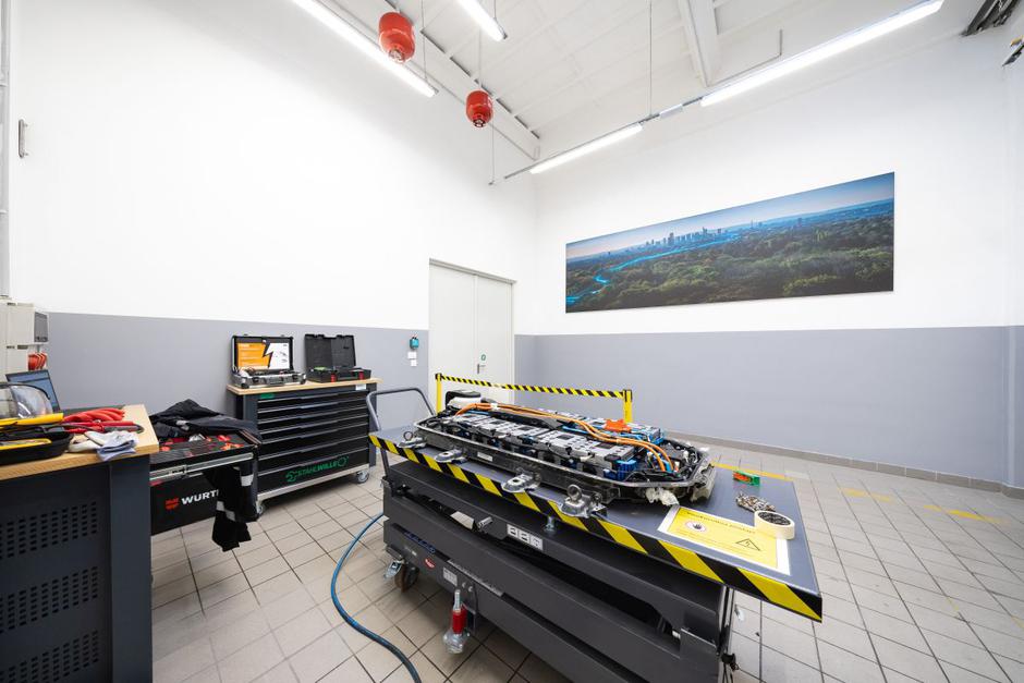 Emil Frey kompetenčni center za baterije | Avtor: Emil Frey