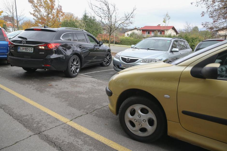 Vzvratna kamera in opozorilo na prečni promet | Avtor: Žurnal24 main