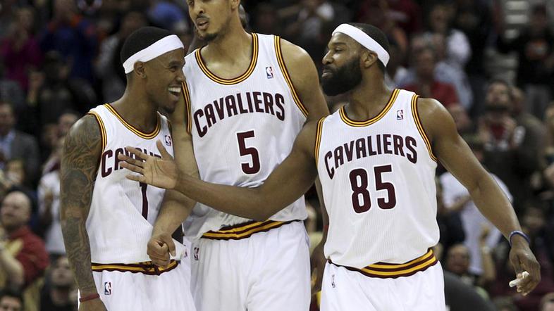 Cavaliers bi utegnila v prihodnji sezoni okrepiti Kyrie Irving in Jan Vesely. (F