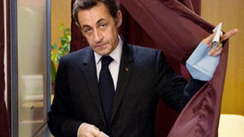 Kaj bo izza zavese dejansko potegnil francoski predsednik, v Bruslju ne ve nihče