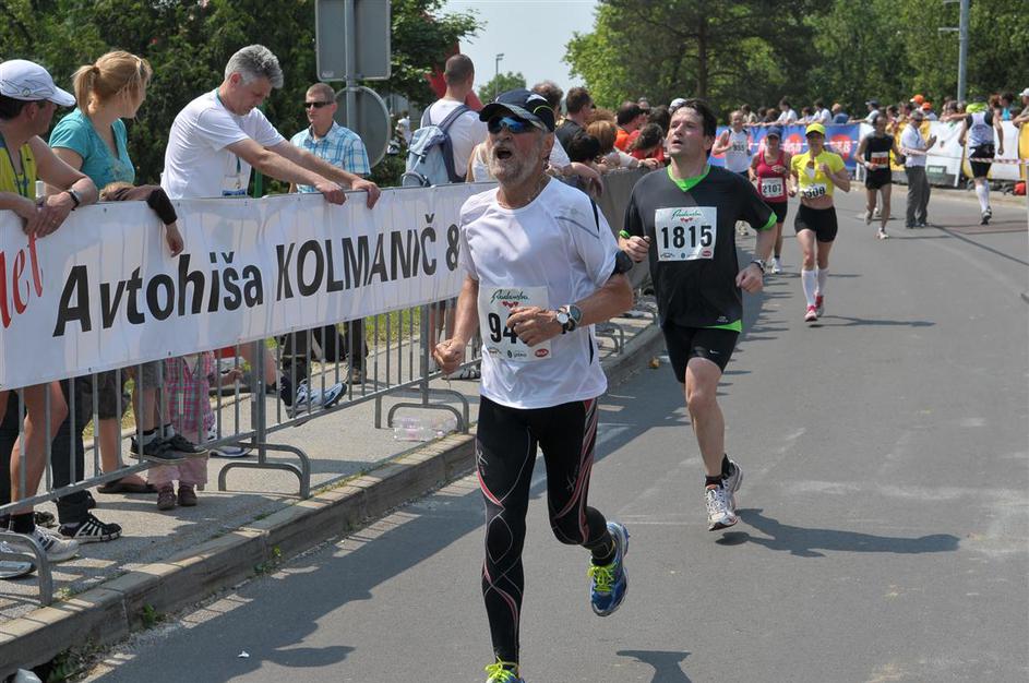 Če želite visokoresolucijsko fotografijo, nam pošljite elektronsko sporočilo na 