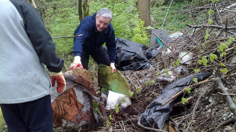 Pri akciji smo sodelovali tudi Žurnalovci, ki smo posvojili eno odlagališče smet