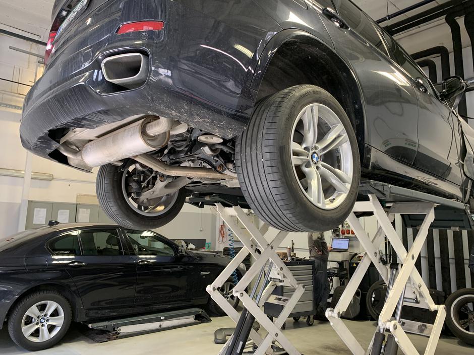 Auto Wallis Ljubljana servis mehanik | Avtor: Andrej Leban