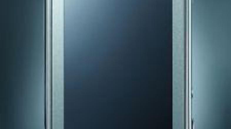 Prva nagrada, mobilnik LG KU990i VIEWTY, je šel v roke Frančiški Robnik.