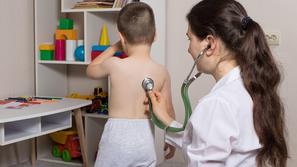 Pri pediatru, fotografija je simbolična