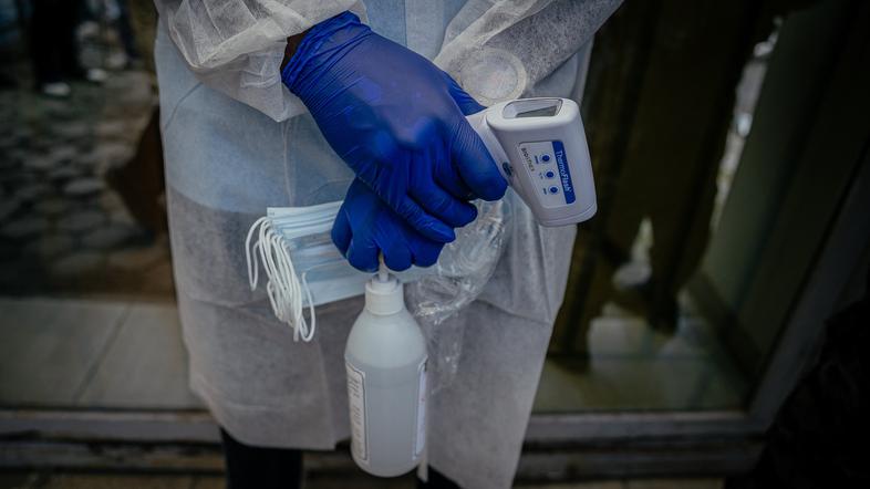 ebola epidemija maska zaščita