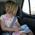 otrok v avtu avto