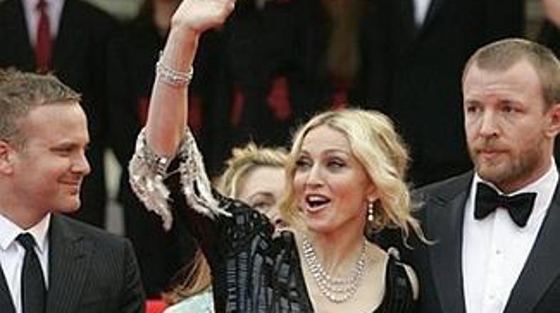 Madonna si je oddahnila – zapleti okoli Davidove posvojitve so končani.