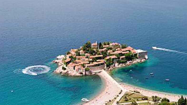 Bo šla mlada država čez viharje ali bo morje mirno?