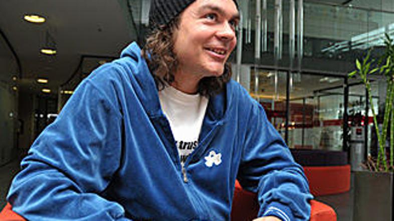 Željko je trener v plesni šoli Kazina, in sicer tekmovalne skupine mladincev in 