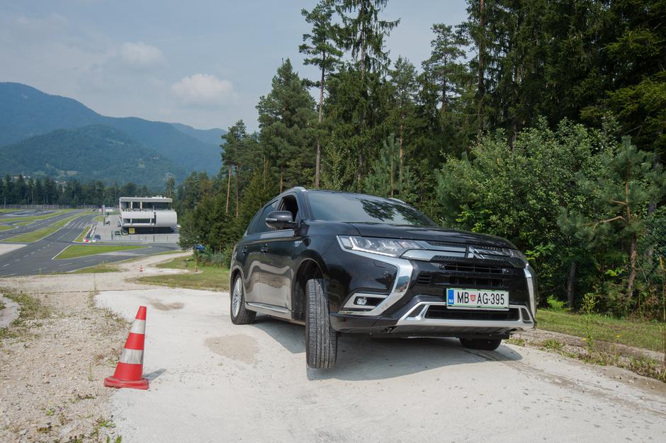 Mitsubishi Outlander PHEV | Avtor: Anže Petkovšek