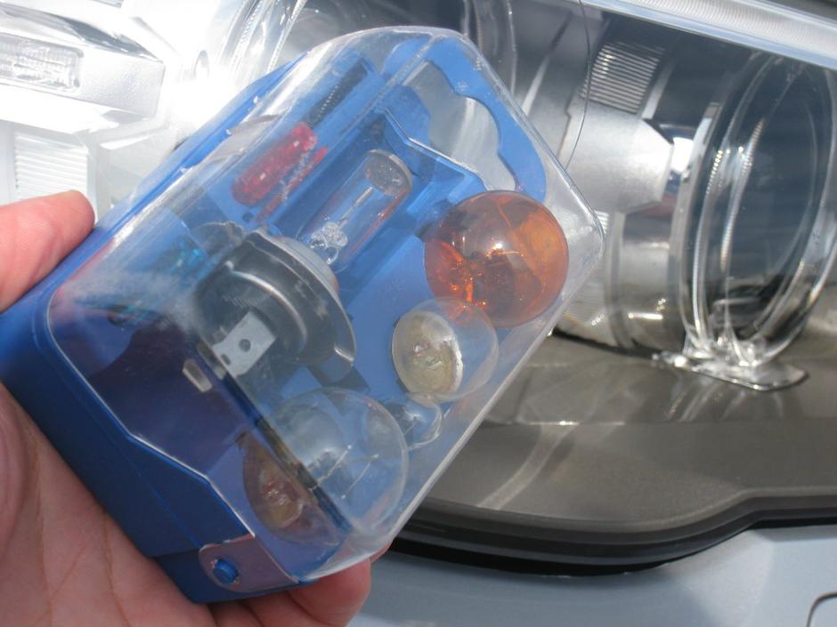 Rezervne žarnice | Avtor: Andrej Leban