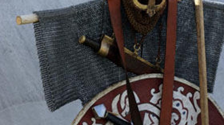Na sliki je primer opreme Vikinga.