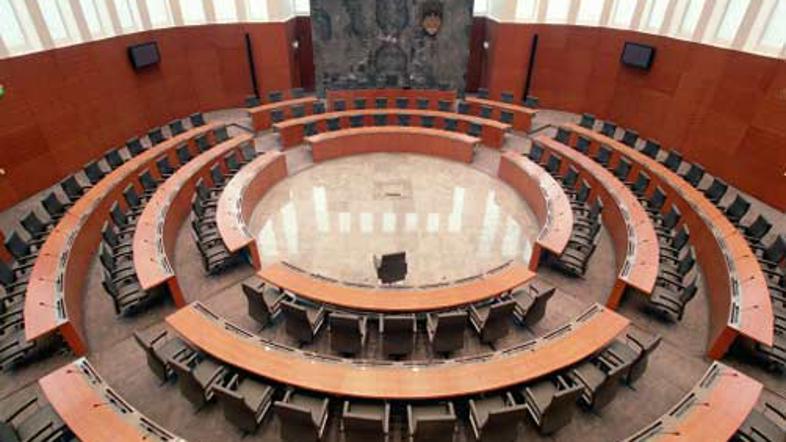 Poslanci morajo danes vnovič potrditi zakon o upravljanju kapitalskih naložb, če