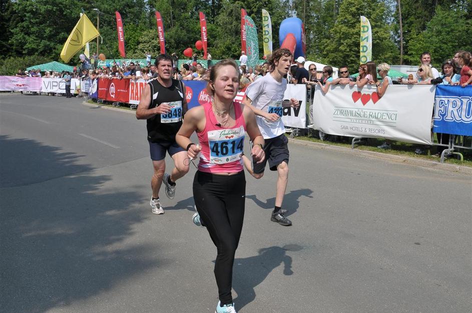 Če želite visokoresolucijsko fotografijo, nam pošljite elektronsko sporočilo na 